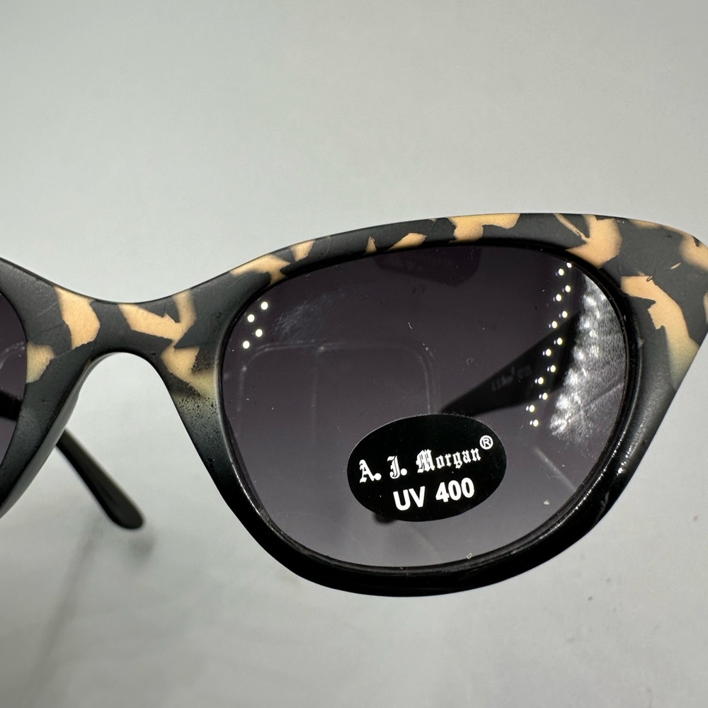 NWT AJ Morgan Sunglasses